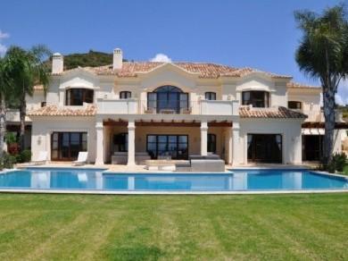 Chalet con 6 dormitorios se vende en Benahavis, Costa del Sol