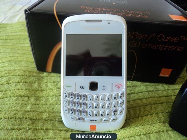 VENDO BLACKBERRY CURVE 8520 SEMI - NUEVA COLOR BLANCA, EN PERFECTO ESTADO CON TARJETA INTERNA DE 2 GIGAS