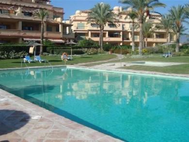 Apartamento con 2 dormitorios se vende en Marbella, Costa del Sol