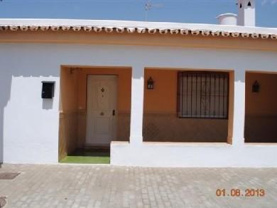 Chalet con 3 dormitorios se vende en Estepona, Costa del Sol