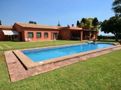 Chalet con 5 dormitorios se vende en Marbella, Costa del Sol