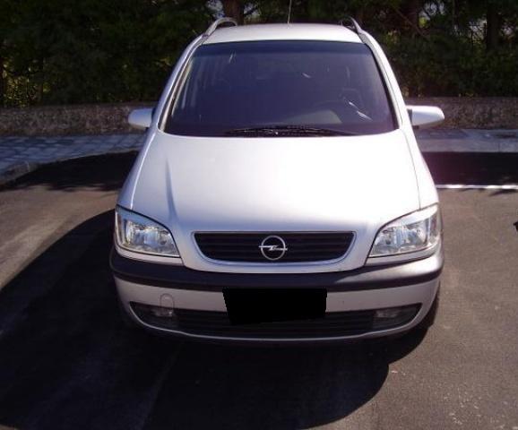 2002 Opel Zafira 2.2 dti Plateado