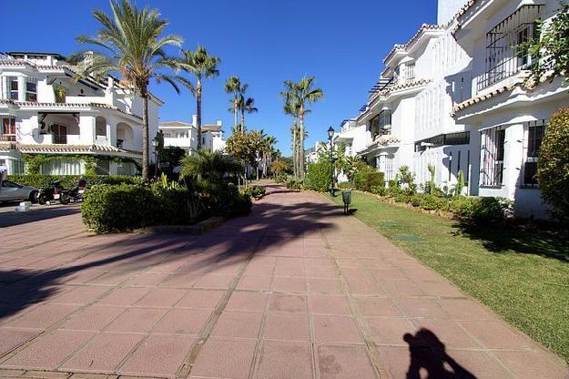 Apartamento a la venta en Nueva Andalucía Costa del Sol