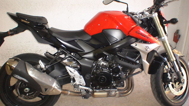 SUZUKI GSR 750 HOMOLOGADA CARNET A2