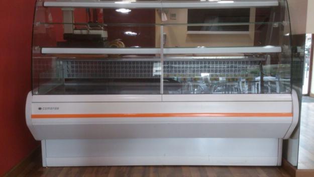 Se vende vitrina expositora refrigerada de 2mts