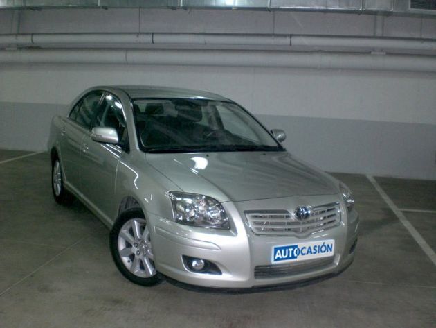 TOYOTA AVENSIS  2.0D-4D EXECUTIVE