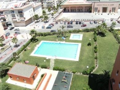 Apartamento con 3 dormitorios se vende en Estepona, Costa del Sol