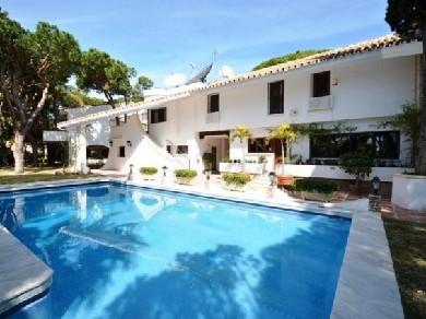 Chalet con 7 dormitorios se vende en Marbella, Costa del Sol