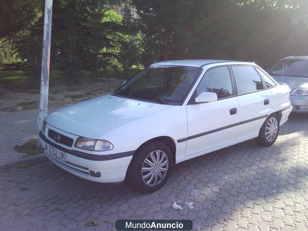 Opel Astra 1.6 16V CDX