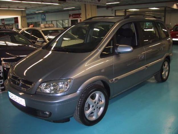 Venta de coche Opel Zafira 2.0i Dci Elegance '04 en Barcelona