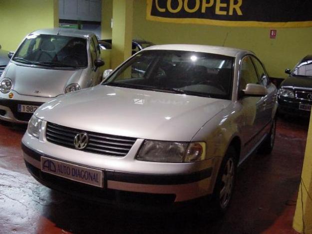 Venta de coche Volkswagen PASSAT 1.8 TURBO '00 en Barcelona