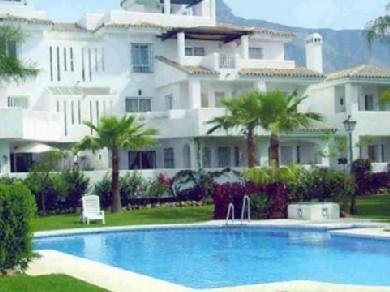 Apartamento con 2 dormitorios se vende en Marbella, Costa del Sol