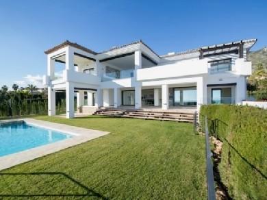 Chalet con 6 dormitorios se vende en Marbella, Costa del Sol