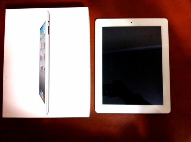 Vendo iPad 2 blanco wifi + APPLE CARE  + 2 fundas