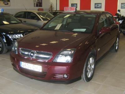 Venta de coche Opel VECTRA 1.9 CDTI DESING 120CV '05 en Dos Hermanas