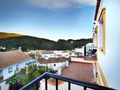 Apartamento con 2 dormitorios se vende en Benahavis, Costa del Sol