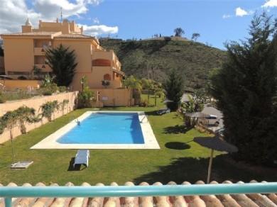 Apartamento con 2 dormitorios se vende en Marbella, Costa del Sol