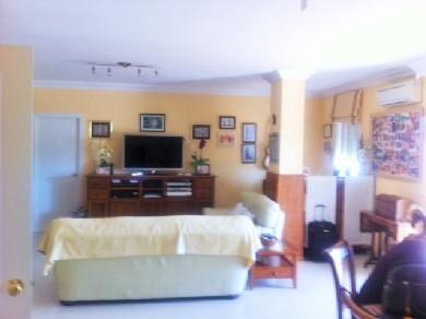 Apartamento con 3 dormitorios se vende en Marbella, Costa del Sol