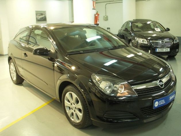 OPEL ASTRA  GTC 1.9CDTI SPORT