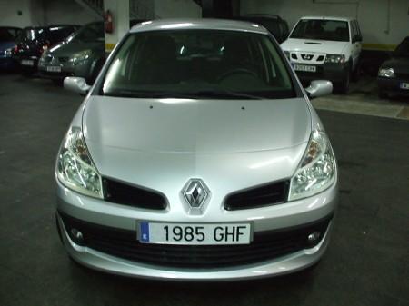 Renault Clio 12 16 v 75 cv AUTHENTIQUE 5  P en Madrid