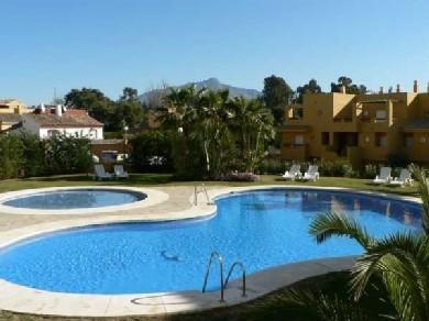 Apartamento con 2 dormitorios se vende en Marbella, Costa del Sol