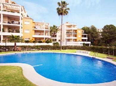 Apartamento con 2 dormitorios se vende en Marbella, Costa del Sol