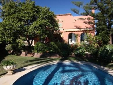 Chalet con 5 dormitorios se vende en Marbella, Costa del Sol