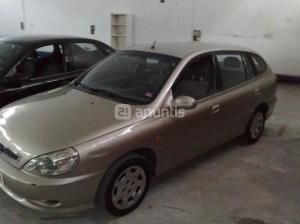 KIA Rio 1.5 16v LS, dorado, año 2002, 68000 km, Aire Acondicionado, 2500   familiar en perfecto estado todo