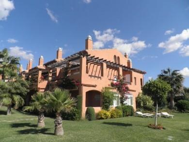 Apartamento con 3 dormitorios se vende en Estepona, Costa del Sol