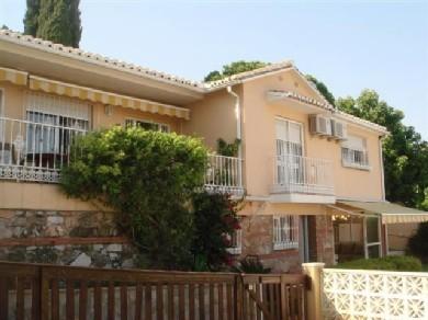 Chalet con 4 dormitorios se vende en Benalmadena Costa, Costa del Sol