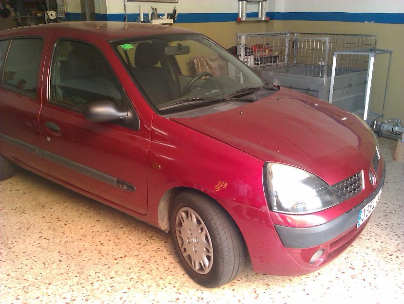 renault clio  1.2 año 2002