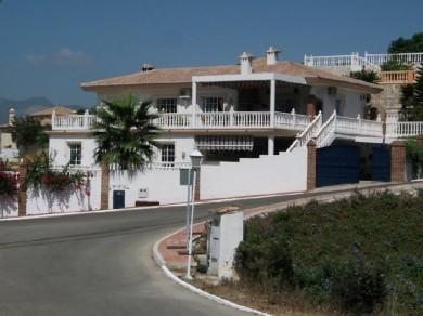 Chalet con 4 dormitorios se vende en Mijas Costa, Costa del Sol