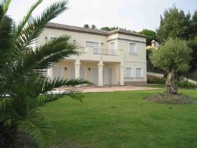 Chalet con 4 dormitorios se vende en Estepona, Costa del Sol