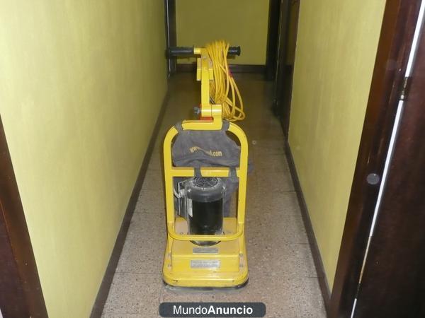 VENDO MAQUINA DE PULIR PARQUET  A   3800€  (Barcelona  España)