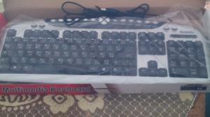 Vendo teclado árabe nuevo en su paquete si,puede enviarlo por contra reembolso