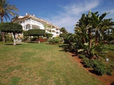 Apartamento con 3 dormitorios se vende en Marbella, Costa del Sol