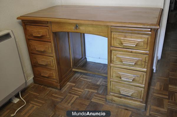 Mesa escritorio de Nogal estilo Castellano