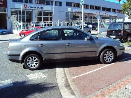 VOLKSWAGEN PASSAT CONFORT-LINE - Guipuzcoa