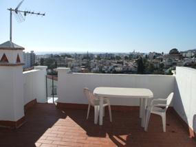 2 bed villa with large roof terrace/pool