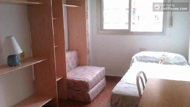 Rooms available - Calm 2-bedroom apartment in suburban Pozuelo