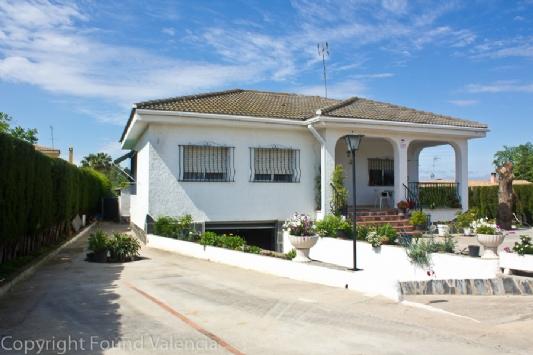 3 Dormitorio Chalet En Venta en Montserrat, Valencia