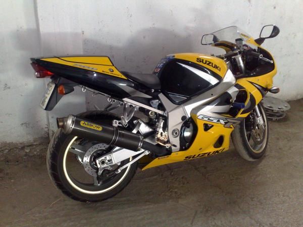 URGE VENTA SUZUKI GSX R 750 IMPECABLE