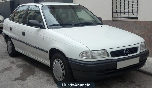 OPEL ASTRA 1.6 SEDAN CON BOLA DE REMOLQUE