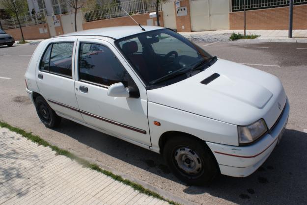 RENAULT CLIO 1.2 5p 70c.v -92