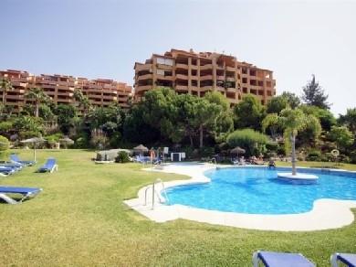 Apartamento con 2 dormitorios se vende en Estepona, Costa del Sol