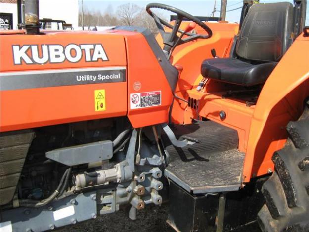 KUBOTA M 9000 2WD TRACTOR