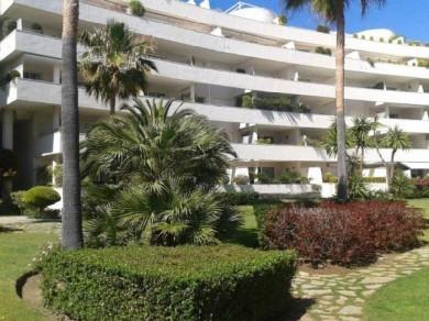 Apartamento con 3 dormitorios se vende en Estepona, Costa del Sol