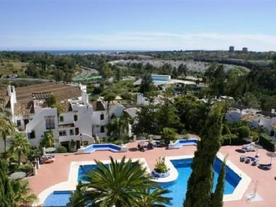 Apartamento con 3 dormitorios se vende en Marbella, Costa del Sol