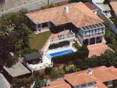 Chalet con 4 dormitorios se vende en Benalmadena Costa, Costa del Sol