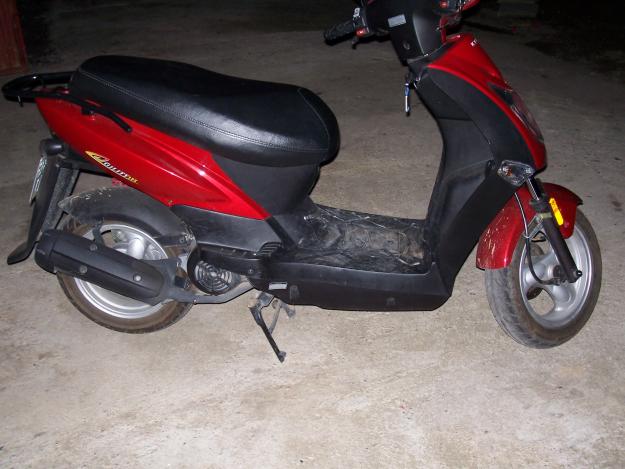 VENDO SCOOTER KIMCO AGILITY 125 O CAMBIO POR TRAIL 600